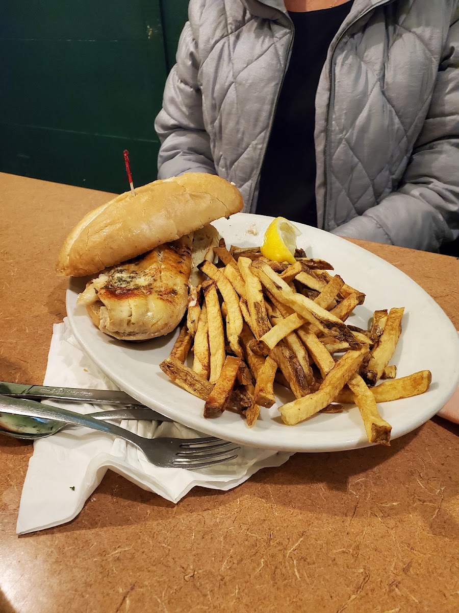 Scenna's Family Restaurant Photo 10